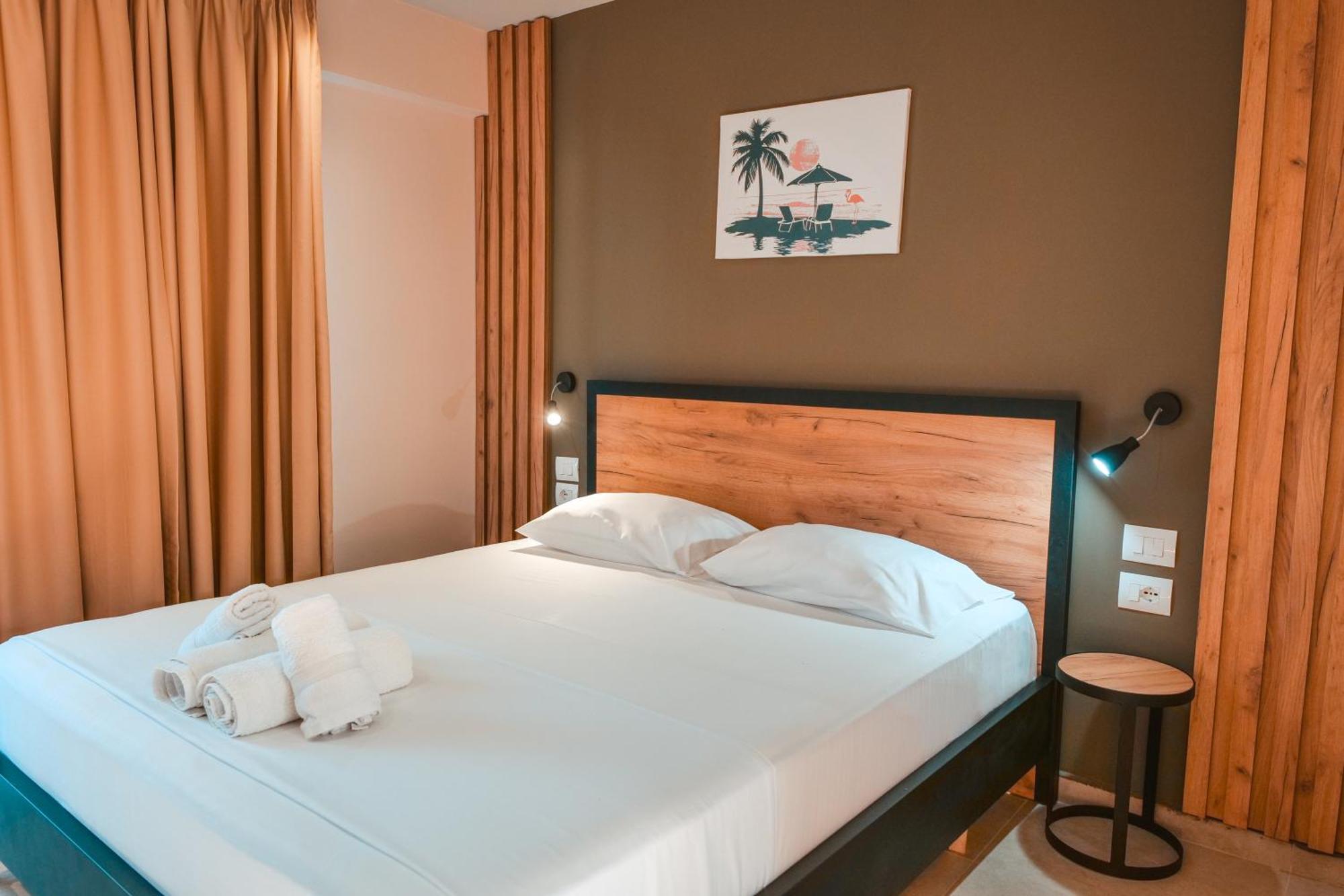 The Blue Wave Hotel Himarë Eksteriør billede